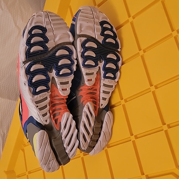 Adidas Torsion Sneakers - Picture 13 of 13